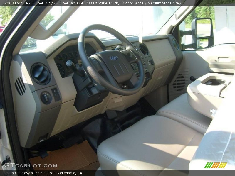 Oxford White / Medium Stone Grey 2008 Ford F450 Super Duty XL SuperCab 4x4 Chassis Stake Truck
