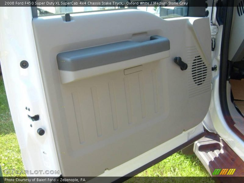 Oxford White / Medium Stone Grey 2008 Ford F450 Super Duty XL SuperCab 4x4 Chassis Stake Truck