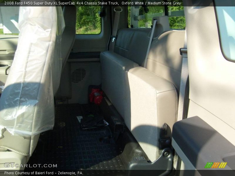 Oxford White / Medium Stone Grey 2008 Ford F450 Super Duty XL SuperCab 4x4 Chassis Stake Truck