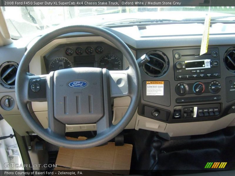 Oxford White / Medium Stone Grey 2008 Ford F450 Super Duty XL SuperCab 4x4 Chassis Stake Truck