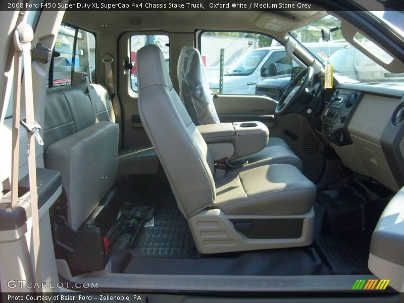 Oxford White / Medium Stone Grey 2008 Ford F450 Super Duty XL SuperCab 4x4 Chassis Stake Truck