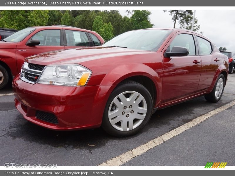 Front 3/4 View of 2014 Avenger SE