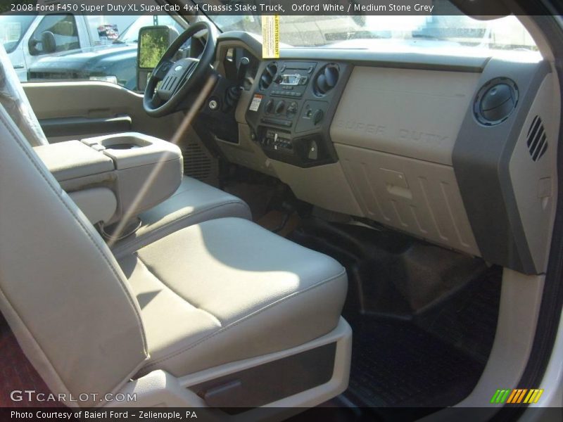 Oxford White / Medium Stone Grey 2008 Ford F450 Super Duty XL SuperCab 4x4 Chassis Stake Truck