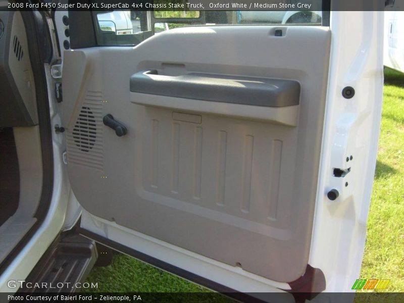 Oxford White / Medium Stone Grey 2008 Ford F450 Super Duty XL SuperCab 4x4 Chassis Stake Truck