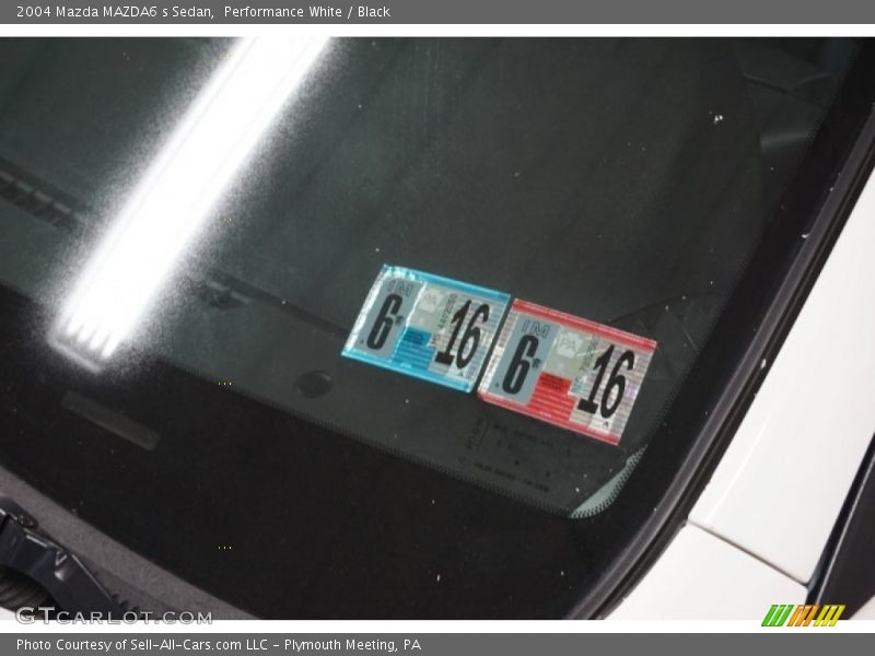 Performance White / Black 2004 Mazda MAZDA6 s Sedan