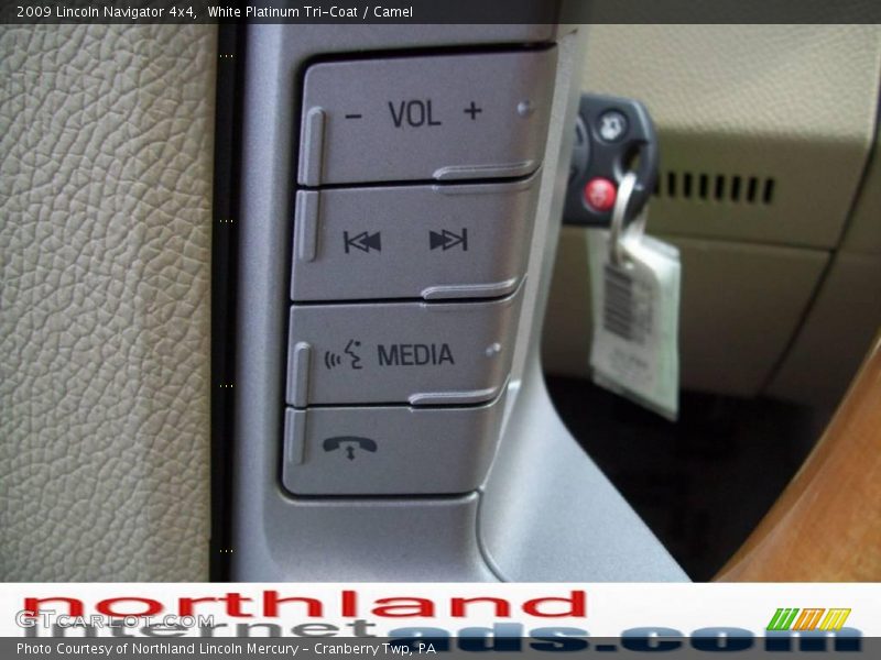 White Platinum Tri-Coat / Camel 2009 Lincoln Navigator 4x4