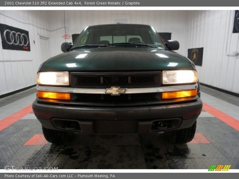 Forest Green Metallic / Graphite 2001 Chevrolet S10 ZR2 Extended Cab 4x4