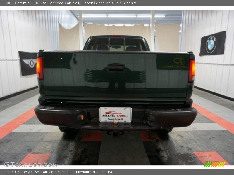 Forest Green Metallic / Graphite 2001 Chevrolet S10 ZR2 Extended Cab 4x4