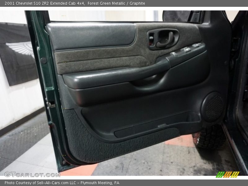 Forest Green Metallic / Graphite 2001 Chevrolet S10 ZR2 Extended Cab 4x4