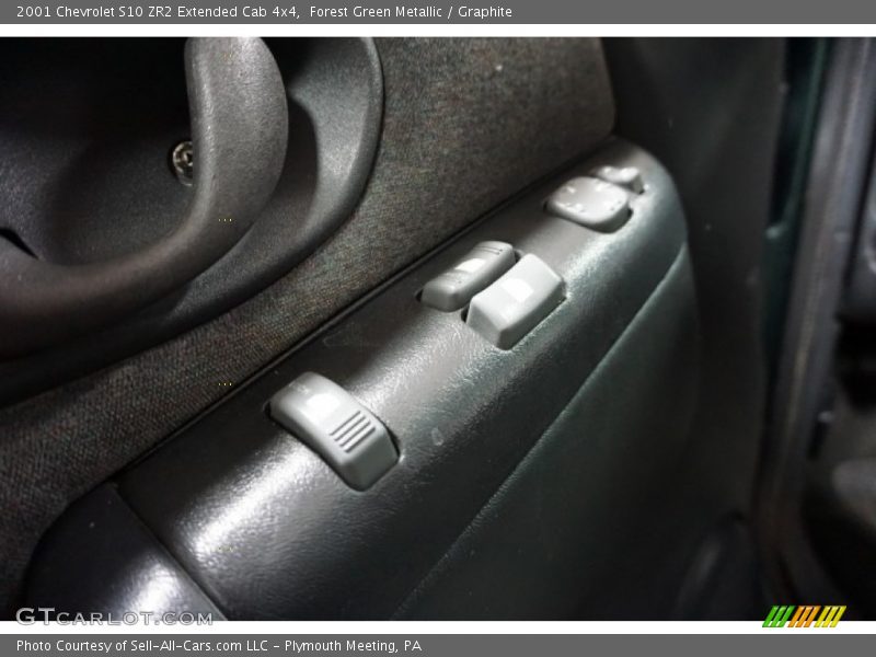 Forest Green Metallic / Graphite 2001 Chevrolet S10 ZR2 Extended Cab 4x4