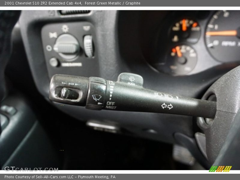 Forest Green Metallic / Graphite 2001 Chevrolet S10 ZR2 Extended Cab 4x4