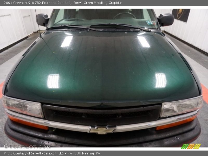 Forest Green Metallic / Graphite 2001 Chevrolet S10 ZR2 Extended Cab 4x4