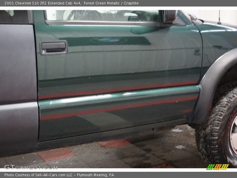 Forest Green Metallic / Graphite 2001 Chevrolet S10 ZR2 Extended Cab 4x4