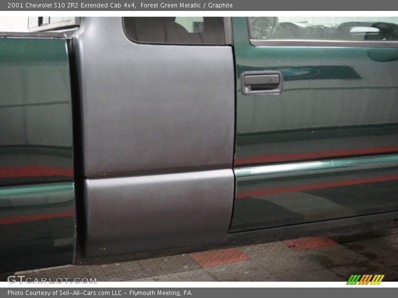 Forest Green Metallic / Graphite 2001 Chevrolet S10 ZR2 Extended Cab 4x4