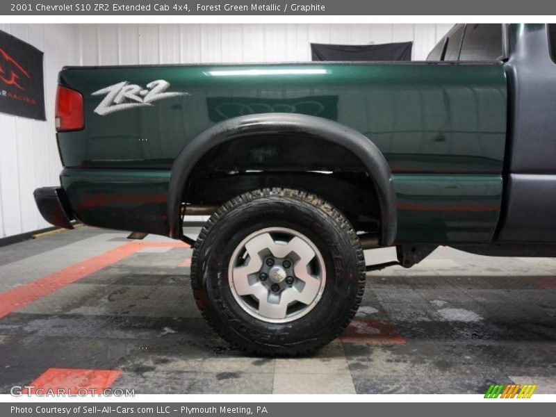 Forest Green Metallic / Graphite 2001 Chevrolet S10 ZR2 Extended Cab 4x4