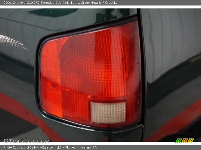 Forest Green Metallic / Graphite 2001 Chevrolet S10 ZR2 Extended Cab 4x4