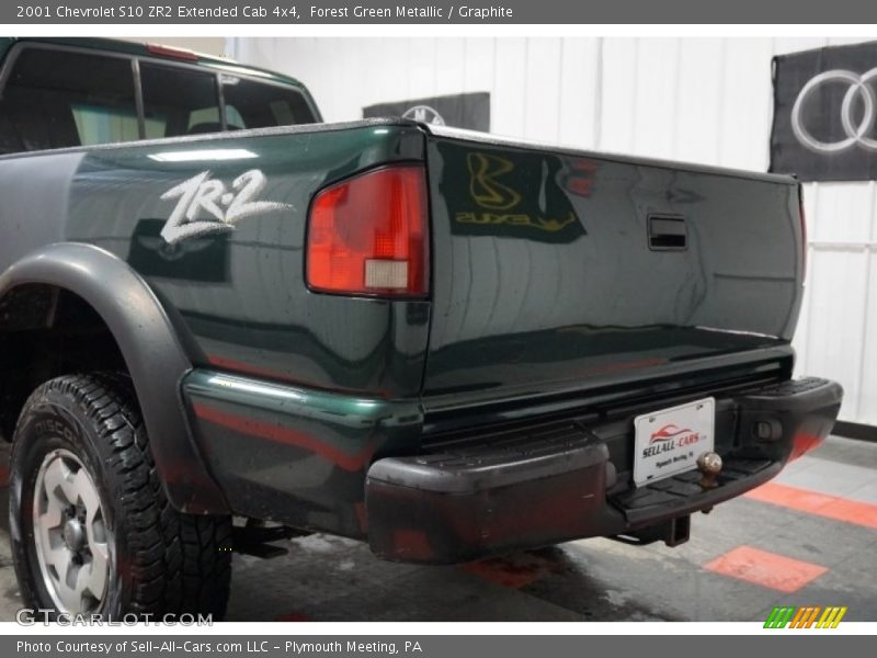 Forest Green Metallic / Graphite 2001 Chevrolet S10 ZR2 Extended Cab 4x4
