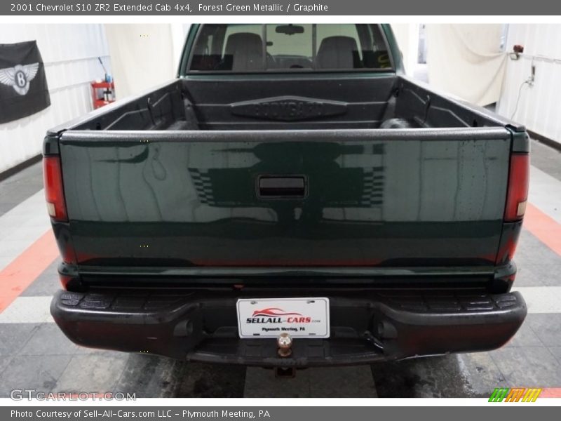 Forest Green Metallic / Graphite 2001 Chevrolet S10 ZR2 Extended Cab 4x4