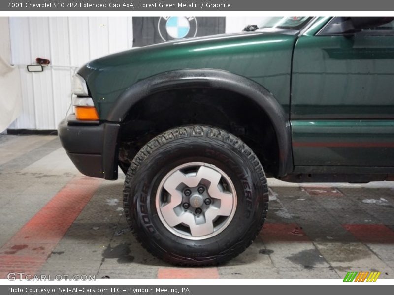Forest Green Metallic / Graphite 2001 Chevrolet S10 ZR2 Extended Cab 4x4