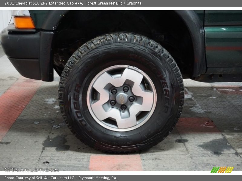Forest Green Metallic / Graphite 2001 Chevrolet S10 ZR2 Extended Cab 4x4