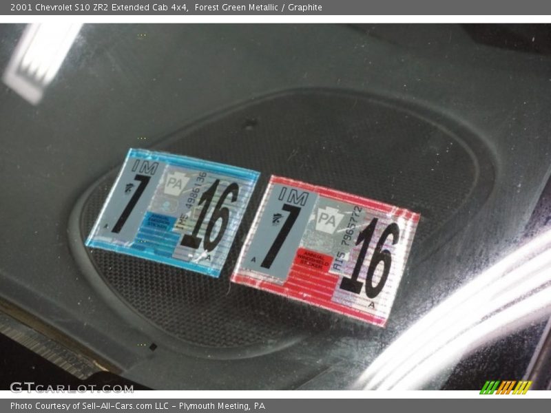 Forest Green Metallic / Graphite 2001 Chevrolet S10 ZR2 Extended Cab 4x4