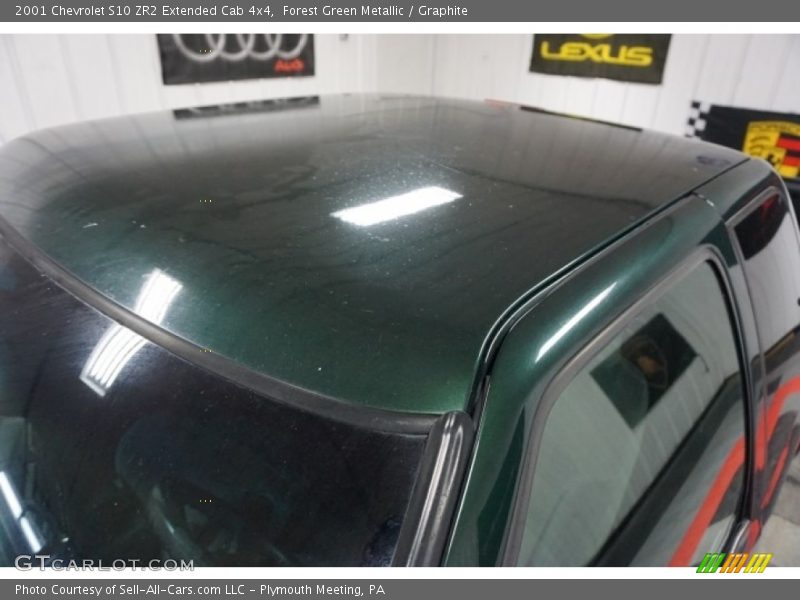 Forest Green Metallic / Graphite 2001 Chevrolet S10 ZR2 Extended Cab 4x4