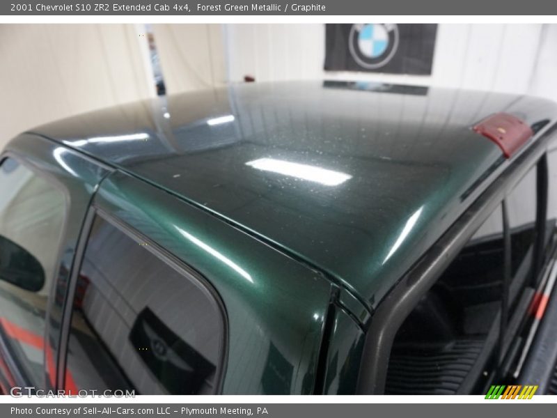 Forest Green Metallic / Graphite 2001 Chevrolet S10 ZR2 Extended Cab 4x4