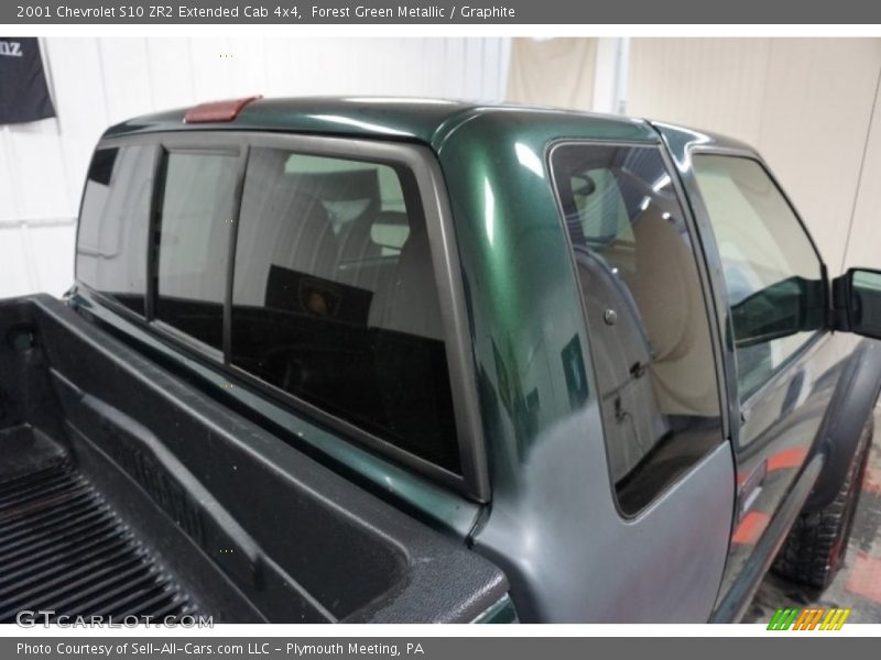 Forest Green Metallic / Graphite 2001 Chevrolet S10 ZR2 Extended Cab 4x4