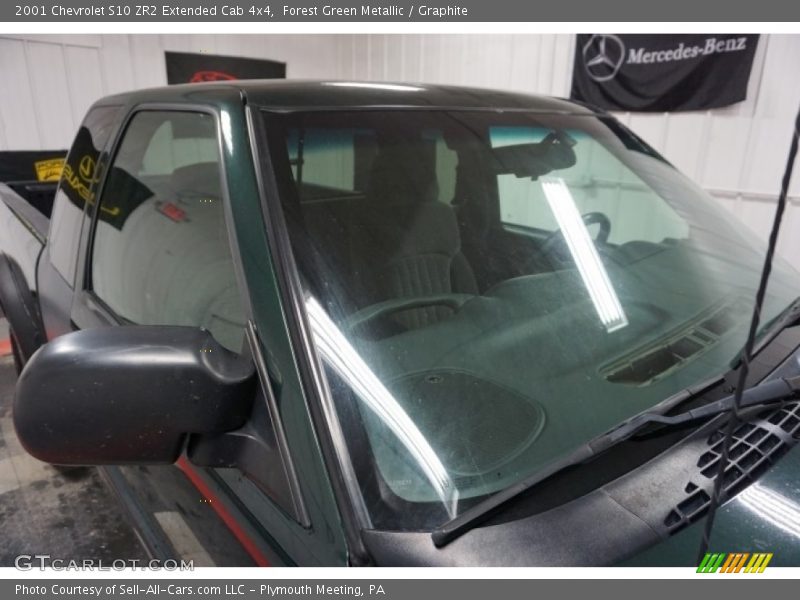 Forest Green Metallic / Graphite 2001 Chevrolet S10 ZR2 Extended Cab 4x4