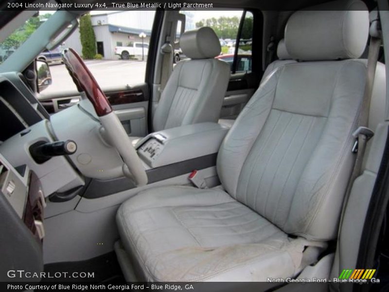 True Blue Metallic / Light Parchment 2004 Lincoln Navigator Luxury 4x4