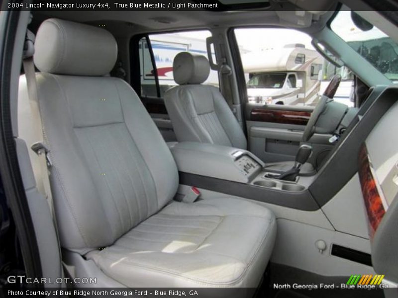 True Blue Metallic / Light Parchment 2004 Lincoln Navigator Luxury 4x4
