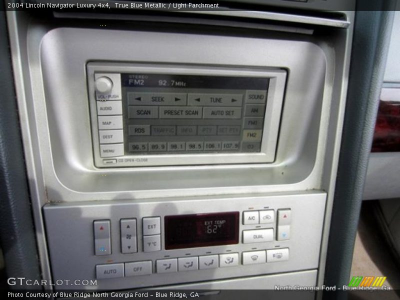 True Blue Metallic / Light Parchment 2004 Lincoln Navigator Luxury 4x4
