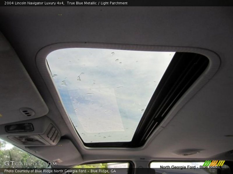 True Blue Metallic / Light Parchment 2004 Lincoln Navigator Luxury 4x4