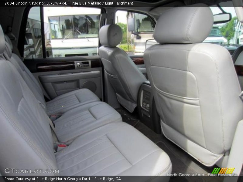 True Blue Metallic / Light Parchment 2004 Lincoln Navigator Luxury 4x4