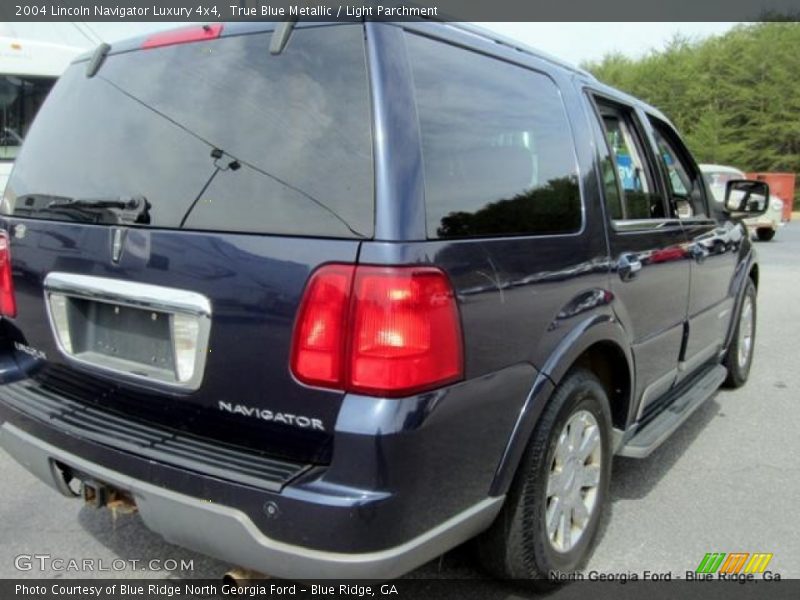 True Blue Metallic / Light Parchment 2004 Lincoln Navigator Luxury 4x4