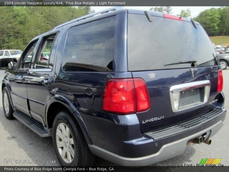 True Blue Metallic / Light Parchment 2004 Lincoln Navigator Luxury 4x4