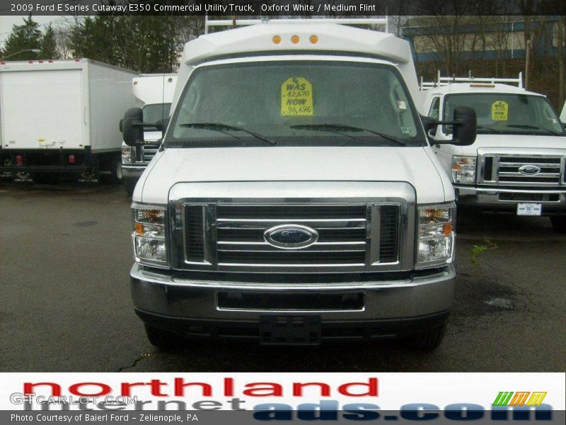 Oxford White / Medium Flint 2009 Ford E Series Cutaway E350 Commercial Utility Truck