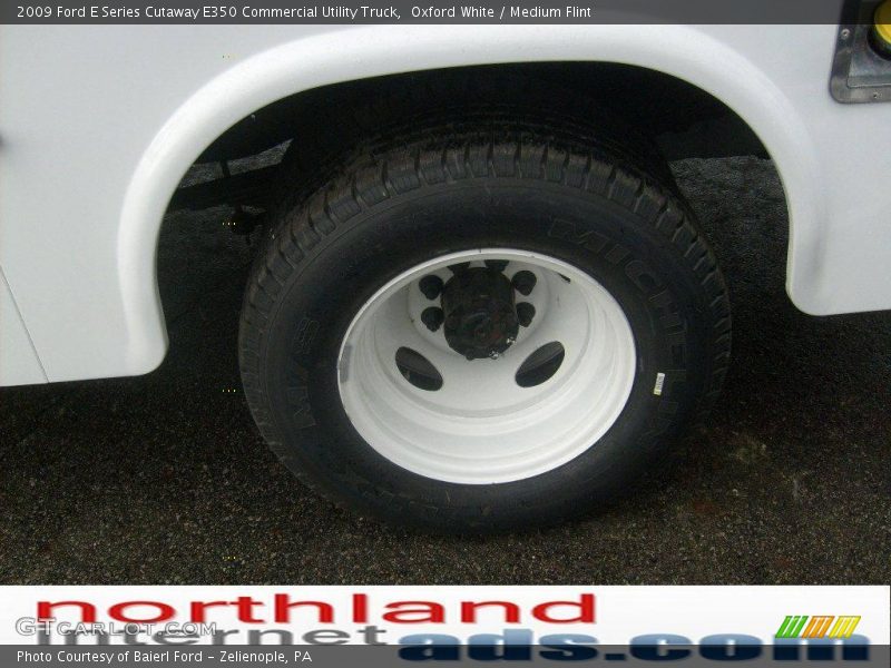 Oxford White / Medium Flint 2009 Ford E Series Cutaway E350 Commercial Utility Truck
