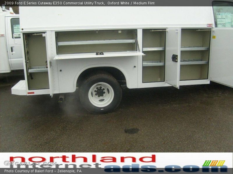 Oxford White / Medium Flint 2009 Ford E Series Cutaway E350 Commercial Utility Truck
