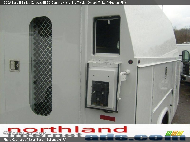 Oxford White / Medium Flint 2009 Ford E Series Cutaway E350 Commercial Utility Truck