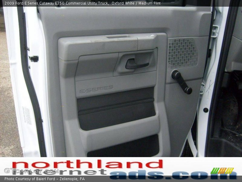 Oxford White / Medium Flint 2009 Ford E Series Cutaway E350 Commercial Utility Truck