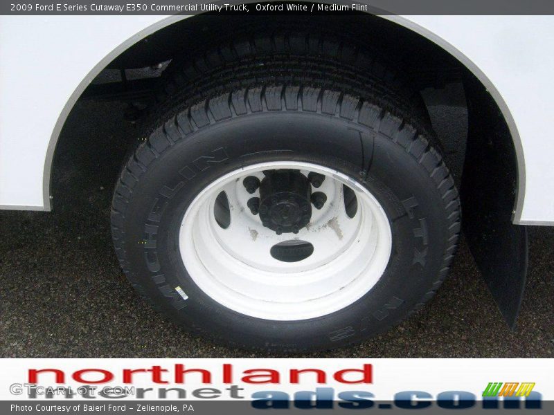Oxford White / Medium Flint 2009 Ford E Series Cutaway E350 Commercial Utility Truck