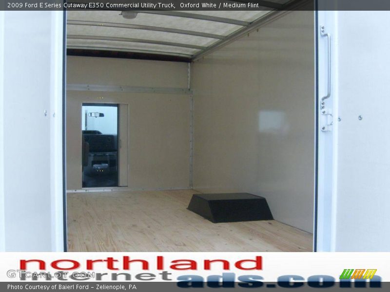 Oxford White / Medium Flint 2009 Ford E Series Cutaway E350 Commercial Utility Truck