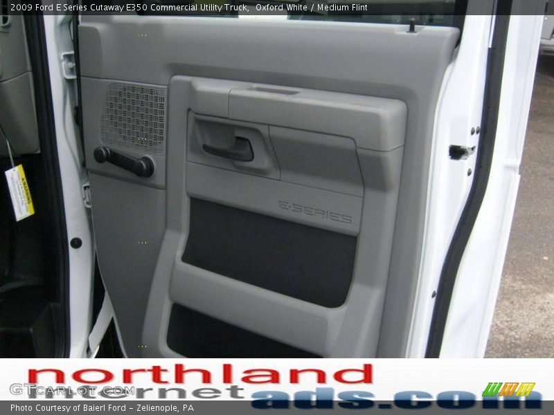 Oxford White / Medium Flint 2009 Ford E Series Cutaway E350 Commercial Utility Truck