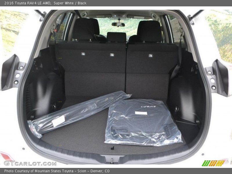 Super White / Black 2016 Toyota RAV4 LE AWD
