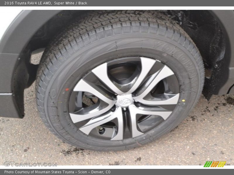 Super White / Black 2016 Toyota RAV4 LE AWD