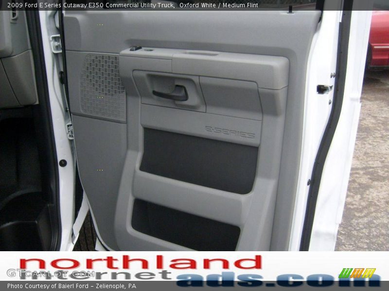 Oxford White / Medium Flint 2009 Ford E Series Cutaway E350 Commercial Utility Truck