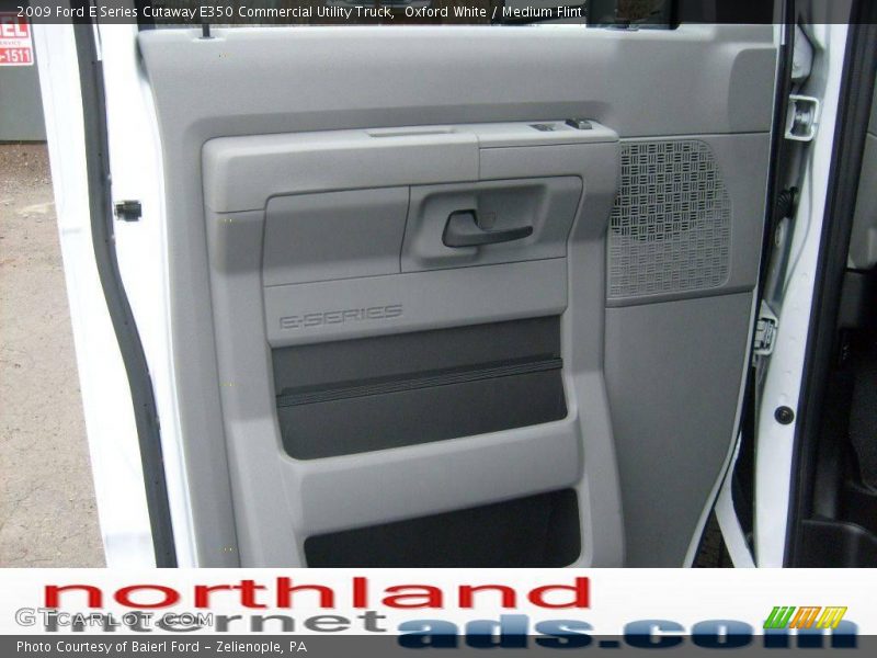 Oxford White / Medium Flint 2009 Ford E Series Cutaway E350 Commercial Utility Truck