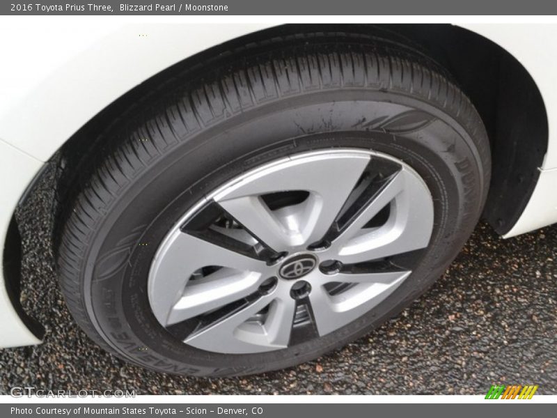 Blizzard Pearl / Moonstone 2016 Toyota Prius Three