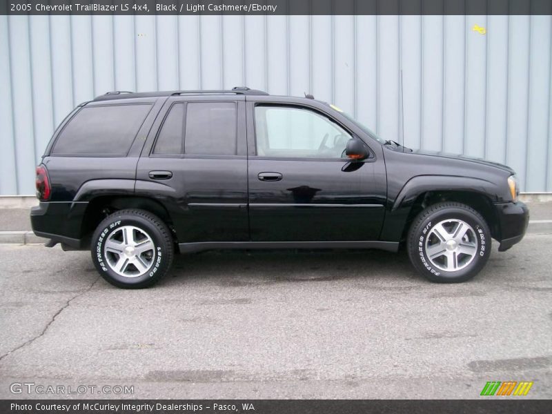 Black / Light Cashmere/Ebony 2005 Chevrolet TrailBlazer LS 4x4